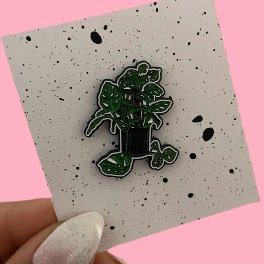Monstera Adansonii
Enamel Lapel Pin